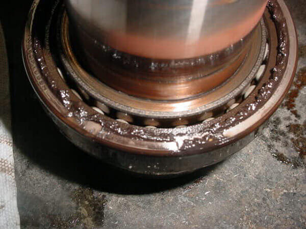 Mori Seiki NMV spindle repair, bearing heavy contamination